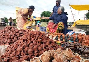 கார்த்திகை திருநாளை முன்னிட்டு சிவகங்கையில் மண் விளக்குகள் விற்பனையாகி ...