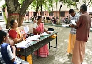 திருப்பூர் ஜெய்வாபாய் பெண்கள் பள்ளி வளாகத்தில் எஸ்.ஐ.ஆர்., பணி நடந்தது