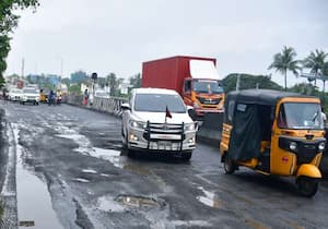  சென்னை பெருங்களத்தூர் பகுதியில் மழையால் போக்குவரத்திற்கு லாயக்கற்ற ...