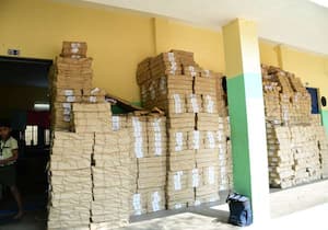  மாணவர்களுக்கு வழங்க உள்ள எண்ணும்-எழுத்தும் பயிற்சி புத்தகம் இடம் ...