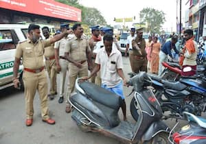 விருத்தாசலம் ஜங்ஷன் சாலையில் உள்ள  ஆக்கிரமிப்புகளை போலீசார் அகற்றினர்.