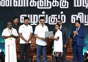 உலகம் உங்கள் கையில் திட்டத்தின் தொடக்க விழாவில் கல்லூரி மாணவ ...