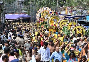 தைப்பூசத்தை முன்னிட்டு, வடபழனி முருகன் கோவிலில், பால் குடம் எடுத்து ...