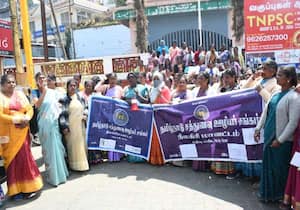 ஊட்டி ஏ.டி. சி., பகுதியில், சத்துணவு ஊழியர் சங்கத்தினர் ஆர்ப்பாட்டம்.