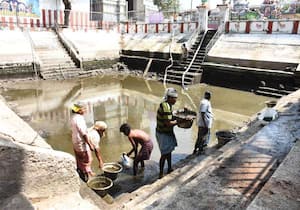 கடலூர் புதுப்பாளையம் ராஜகோபாலசாமி கோவிலில் உள்ள குளம் தூர்வரப்பட்டு ...