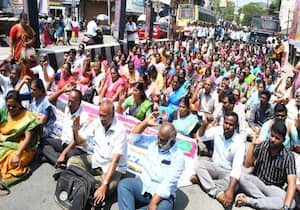 திண்டுக்கல்லில் வருவாய்த்துறை சங்கங்களின் கூட்டமைப்பு சார்பில் மறியல் ...