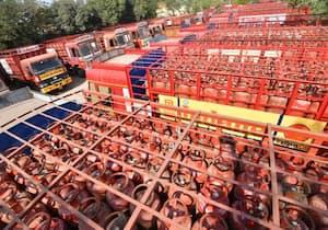 அமெரிக்கா ஈரான் போர் காரணமாக சமையல் கேஸ் தட்டுப்பாடு ஏற்பட்டுள்ளது ...