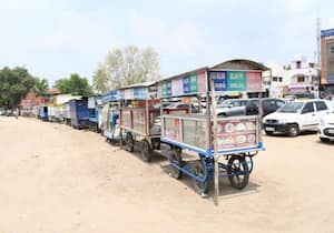 உடுமலை மாரியம்மன் கோவில் திருவிழாவையொட்டி  கடை போடுவதற்காக இடம் ...