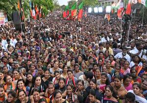 தி.மு.க., அரசை கண்டித்து கோவை தெற்கு அலுவலகம் முன் நடந்த ஆர்ப்பாட்டத்தில், ...
