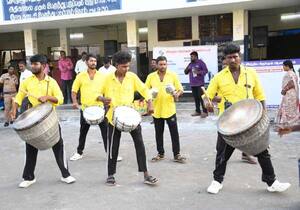 உடுமலை பஸ் ஸ்டாண்டில் தேர்தல் குறித்து விழிப்புணர்வு நிகழ்ச்சி நடந்தது.