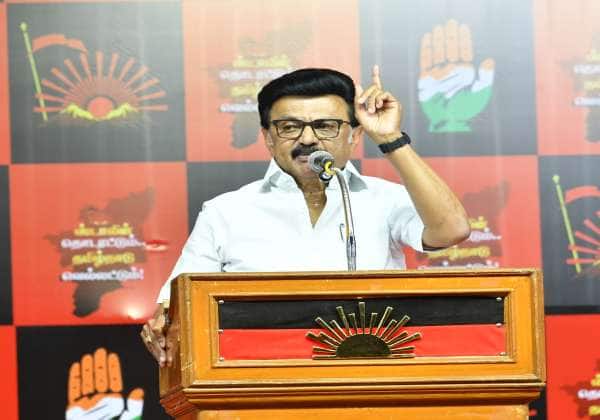 திருநெல்வேலியில் நடந்த தி.மு.க., பொதுகூட்டத்தில் 5 தொகுதிகளில் தி.மு.க., மற்றும் காங்கிரஸ் வேட்பாளர்களை அறிமுகப்படுத்தி முதல்வர் ஸ்டாலின் பேசினார்..