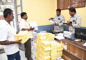 வாக்குச்சாவடிகளுக்கு அனுப்புவதற்கான தேர்தல் விதிமுறைகள் அடங்கிய ...