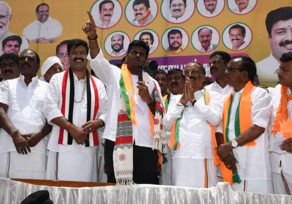  ஊட்டியில், பா.ஜ., வேட்பாளர் போஜராஜனை ஆதரித்து ,பா.ஜ., முன்னாள் தலைவர் அண்ணாமலை   பேசினார்.