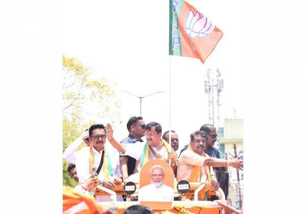 சாத்தூரில் பா.ஜ., தலைவர் நயினார் நாகேந்திரனை ஆதரித்து தேர்தல் பிரசாரத்தில் ஈடுபட்ட தேசிய தலைவர் நிதின் நபின்.