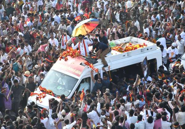 சட்டமன்ற தேர்தலில் கன்னியாகுமரி தொகுதியில் த.வெ.க., சார்பில் போட்டியிடும் வேட்பாளர்களை ஆதரித்து பிரசாரத்தில் ஈடுபட்ட த.வெ.க., தலைவர் விஜய்...
