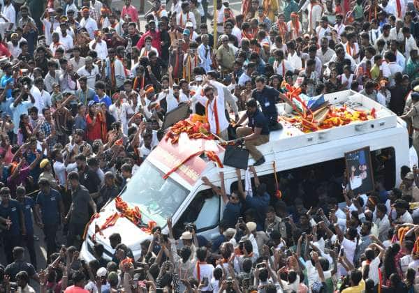 சட்டமன்ற தேர்தலில் கன்னியாகுமரி தொகுதியில் த.வெ.க., சார்பில் போட்டியிடும் வேட்பாளர்களை ஆதரித்து பிரசாரத்தில் ஈடுபட்ட த.வெ.க., தலைவர் விஜய்...