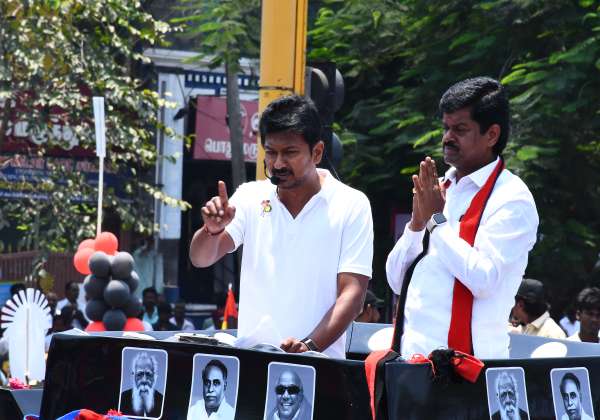 விழுப்புரம் சிக்னல் அருகே தி.மு.க., வேட்பாளர் லட்சுமணனை ஆதரித்து துணை முதல்வர் உதயநிதி ஸ்டாலின் பேசினார்.