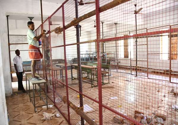 விழுப்புரம் அறிஞர் அண்ணா கலைக் கல்லூரியில் விழுப்புரம் மற்றும் வானூர் சட்டமன்ற தொகுதிக்கான வாக்கு என்னும் மையம் தயார்படுத்தும் பணி நடைபெற்று வருகிறது.
