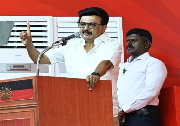 சட்டசபை தேர்தல் நடைபெற இருப்பதால் திருவள்ளூர் டோல்கேட் பகுதியில் மதசார்பற்ற முற்போக்கு கூட்டணி பொதுக் கூட்டத்தில் தமிழக முதல்வர் ஸ்டாலின் பேசினார்