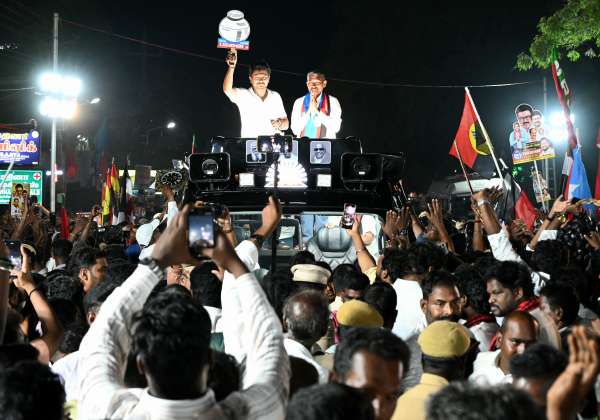திண்டிவனத்தில் வி.சி., கட்சி  வேட்பாளர் வன்னி அரசு வை ஆதரித்து தமிழக துணை முதல்வர் உதயநிதி பிரச்சாரம் செய்தார்.