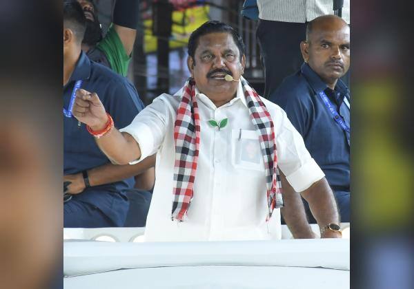 திண்டுக்கல்லில் நடந்த  தேர்தல் பிரசார பொதுக்கூட்டத்தில்  அ.தி.மு.க., பொதுச்செயலாளர் பழனிசாமி பேசினார்.