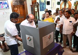 மூத்த குடிமக்கள் என்ற அடிப்படையில் பா.ம.க., நிறுவனர் ராமதாஸ் தைலாபுரம் ...