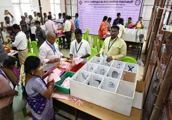 பண்ருட்டி அரசு அண்ணா பொரியல் கல்லூரியில் சட்டமன்ற தொகுதிக்கான தபால் ஓட்டு என்னும் பணி நடந்தது