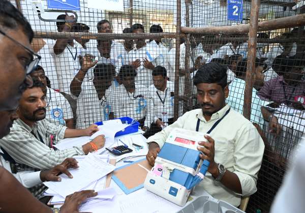  
சென்னை ராணி மேரி கல்லூரி வாக்கு என்னும் பணி துவங்கியது.