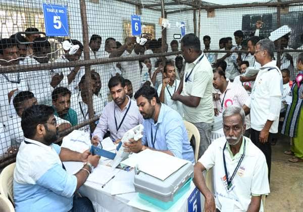  
சென்னை ராணி மேரி கல்லூரி வாக்கு என்னும் பணி துவங்கியது.