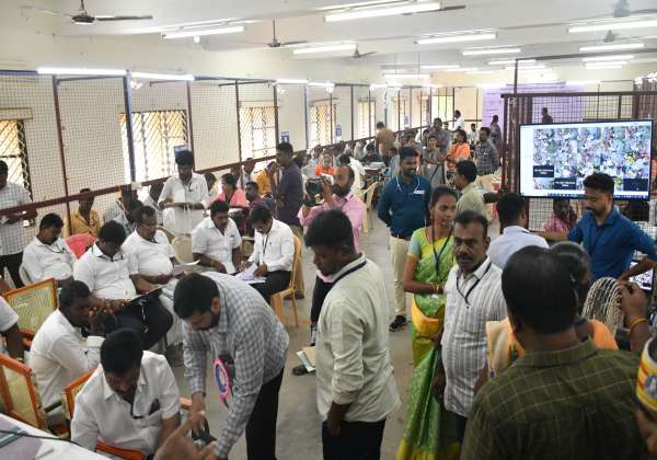   
சட்டமன்ற தேர்தலை முன்னிட்டு திருநெல்வேலி சட்டமன்றத் தொகுதிகளில் வாக்கு எண்ணிக்கை துவங்கியது.