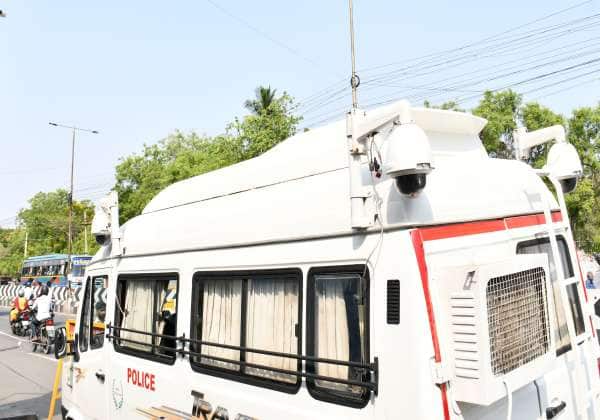360° காண்காணிப்பு....

இடம்:- திருப்பூர், பல்லடம் ரோடு, ஓட்டு எண்ணிக்கை மையம்.