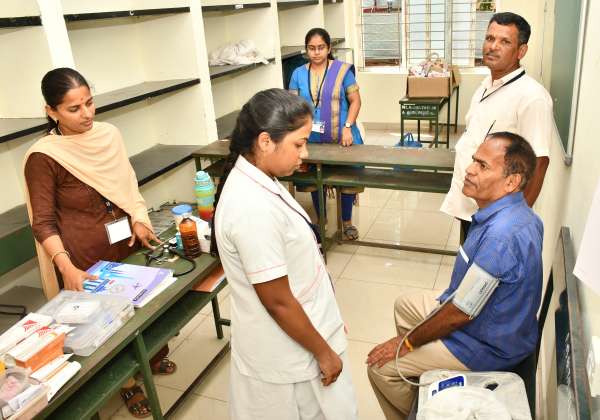 திருப்பூர் ஓட்டு எண்ணும் மையத்தில் மருத்துவ உதவி மையம் அமைக்கப்பட்டுள்ளது.