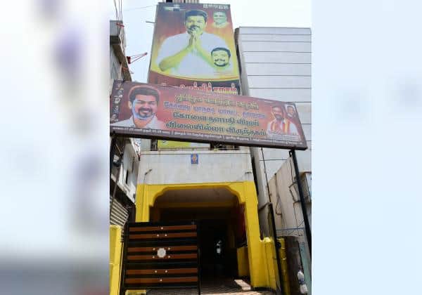 கோவை கணபதியில் உள்ள தமிழக வெற்றி கழகத்தின் மாவட்ட தலைமை அலுவலகம்.