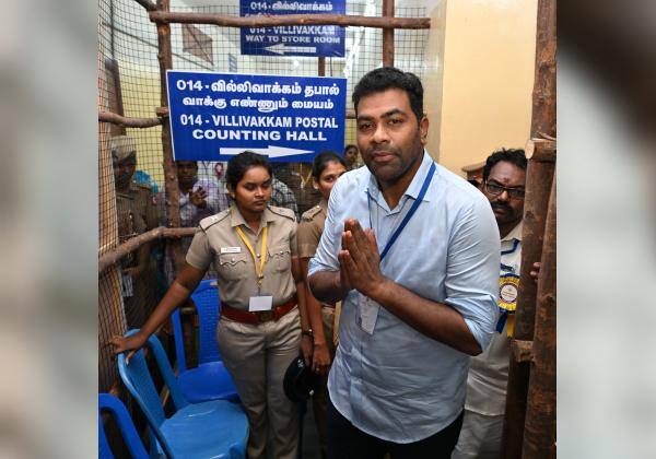  
வாக்கு எண்ணிக்கையை பார்வையிட்ட வில்லிவாக்கம் தொகுதி வேட்பாளர் ஆதவ் அர்ஜுனா. இடம்: லயோலா கல்லூரி, நுங்கம்பாக்கம்