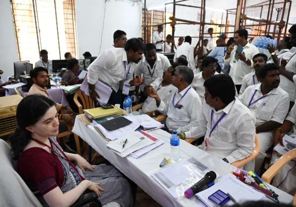 விழுப்புரம் அரசு கலைக் கல்லூரியில் விழுப்புரம் தொகுதி வாக்கு என்னும் மையத்தில் தேர்தல் பார்வையாளர் ஷாலினி பண்டிட் பார்வையிட்டனர்.