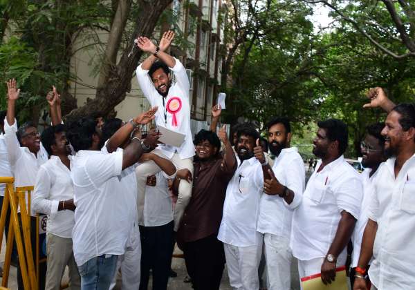 
சட்டமன்ற தேர்தலில் தாம்பரம் தொகுதி த. வே. க வேட்பாளர் வெற்றி 
தொண்டர்கள் தொழில் தூக்கி கொண்டாட்டம்