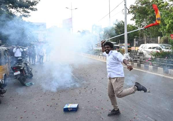  
வெற்றியை கொண்டாடிய தாவேக்கா தொண்டர்கள். இடம். சேப்பாக்கம் வாலாஜா சாலை.