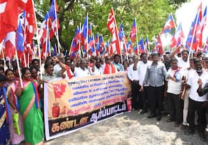 விழுப்புரம் ரயில் நிலையம் முன்பு  இடதுசாரிகள் மற்றும் வி.சி., கட்சி ...