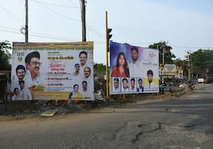 காந்தி சாலை கிஷ்கிந்தா சாலை சந்திப்பில் வைக்கப்பட்டுள்ள பேனர்கள். இடம் ...