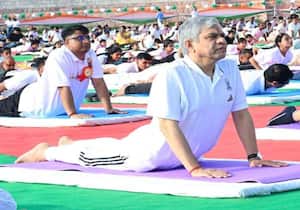 உலக யோகாசன தினத்தை ஒட்டி மத்திய ரயில்வே அமைச்சர் அஸ்வினி வைஷ்ணவ் ...
