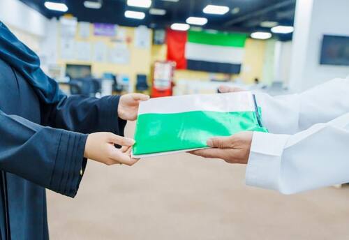  Ajman Transport distributes the UAE flag in line with the “Proud of the UAE” campaign 