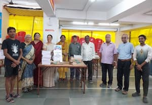 நவிமும்பை தமிழ் சங்கத்திற்கு ரூ.4 லடசம் தமிழ்ப் பாடப் புத்தகங்கள் நன்கொடை