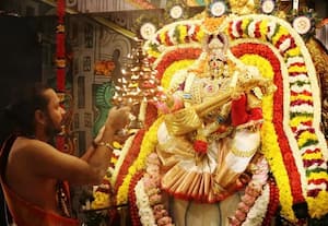 சிங்கப்பூர் ஆலயத்தில் கலைமகள் விழா கோலாகலம்