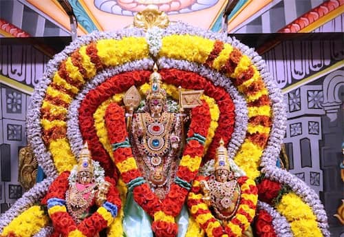 சிங்கப்பூர் ஆலயத்தில்  ஆறுபடை வீடு சிறப்பு வழிபாடு