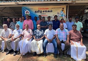  கென்யாவில் நான்கு பெரும் விழா