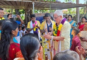 ரோட்டரி திருகோணமலை சார்பில்  சமூக கால்நடைப் பண்ணைகள் வழங்கல்