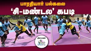 ஆக்ரோஷமாக விளையாடும் மாணவியர் 