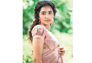 வயலில் நாற்று நட நெல்லை மக்கள் தந்த பயிற்சி: அனுபமா பரமேஸ்வரனின் 'பைசன்' அனுபவம்