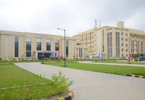 மத்திய அரசு மருத்துவமனையில் நர்சிங் முடித்தவருக்கு பணி