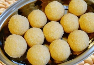 உளுத்த மாவு லட்டு!